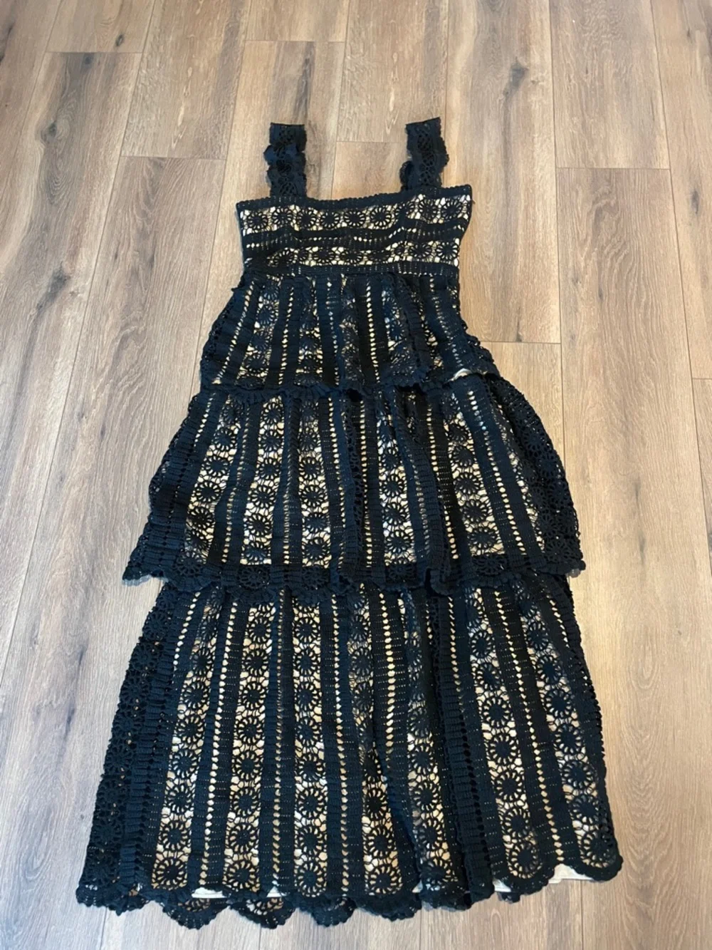 Saylor Krystyna Lace Midi Dress- size XS - Picture 3 of 8